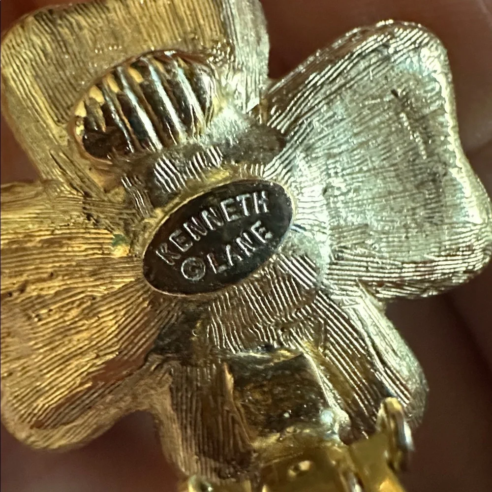 Kenneth Jay Lane (KJL) beautiful clip on earrings - Picture 4 of 4